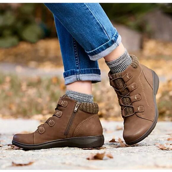 Clarks Carleigh Jade Leather Boot | Women's 6 | Side Zipper Olive Green LIKE NEW - Picture 10 of 10